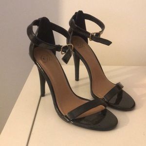 “Like New” Strappy Sandals. 7 1/2. 4 in. heel.